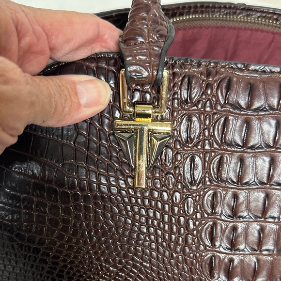 Elegant Brown Crocodile-Embossed Women's Handbag satchel-Crossbody - Picture 14 of 14